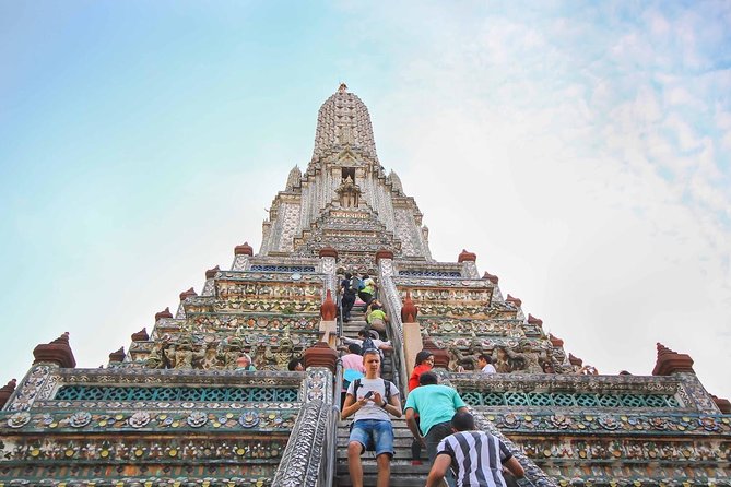 Bangkok’s Three Iconic Temples: Wat Traimit, Wat Pho & Wat Arun - The guides can make or break the morning