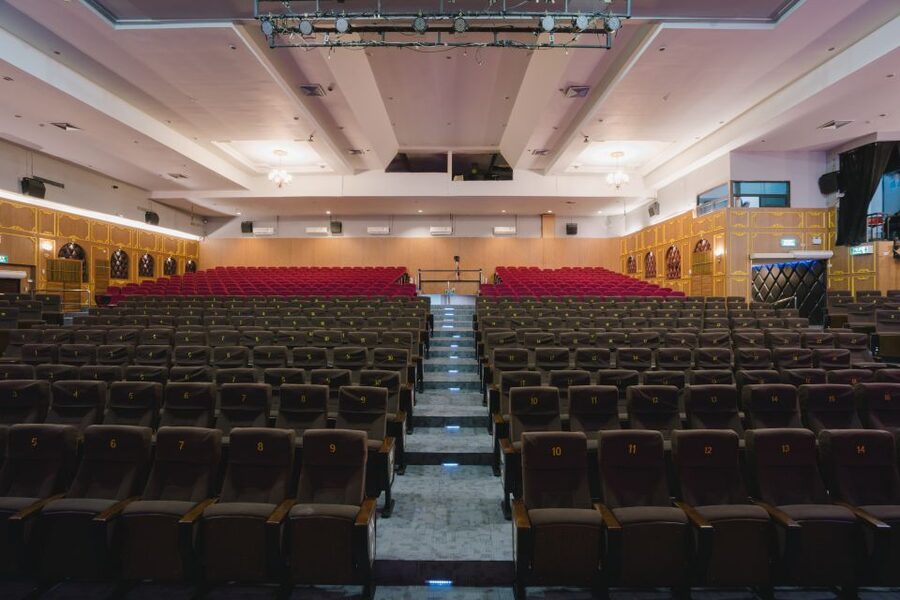 Bangkok: Skip-the-Line Golden Dome Cabaret Show Tickets - The theater and sound system