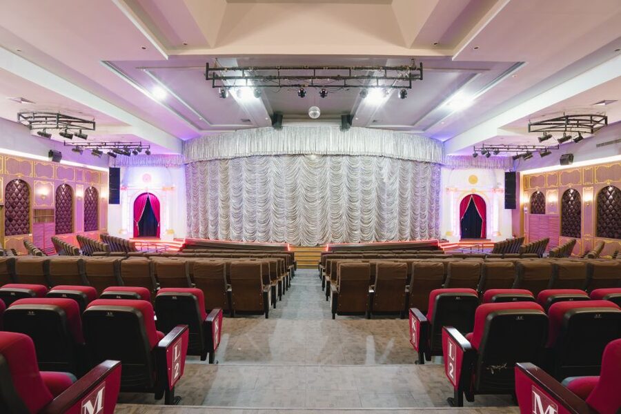 Bangkok: Skip-the-Line Golden Dome Cabaret Show Tickets - Getting there from central Bangkok