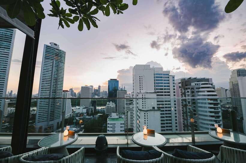 Bangkok: Sky on 20 Rooftop Bar With Free Flow Drinks - The mood: stylish, social, and not completely quiet