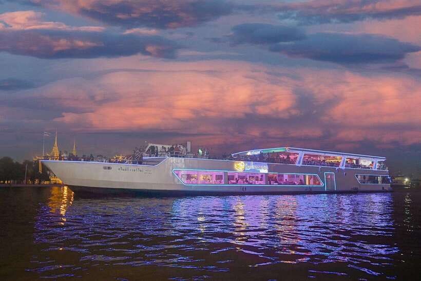 Bangkok: Smile Riverside Dinner Cruise - Leaving ICONSIAM and passing Wat Kanlaya