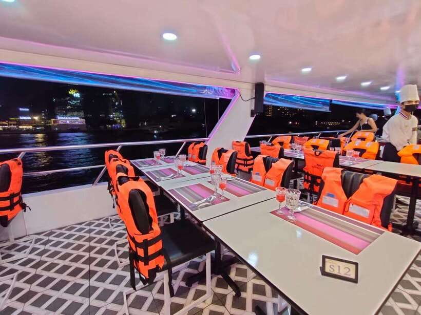 Bangkok: Smile Riverside Dinner Cruise - Wat Arun after dark