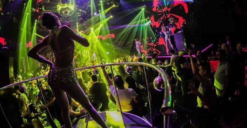 Bangkok: Soi Cowboy, Nana, Soi 11, Rooftops, Clubs & Go Go’s - Levels Super Club is the main dance stop