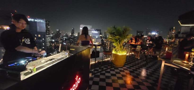 Bangkok: Soi Cowboy, Nana, Soi 11, Rooftops, Clubs & Go Go’s - Penny Black Asoke starts the social engine