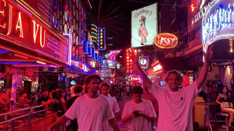 Bangkok: Soi Cowboy, Nana, Soi 11, Rooftops, Clubs & Go Go’s - Heaven17 adds cocktails, shisha, and games