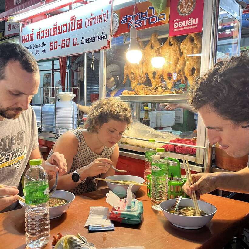 Bangkok: Street Food Tasting Tour at Night - What the Guide Adds to the Experience
