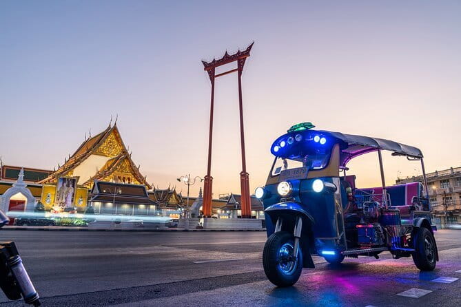 Bangkok : Sunset Food tour by Tuk Tuk boat with big Buddha view - Who will enjoy this evening most