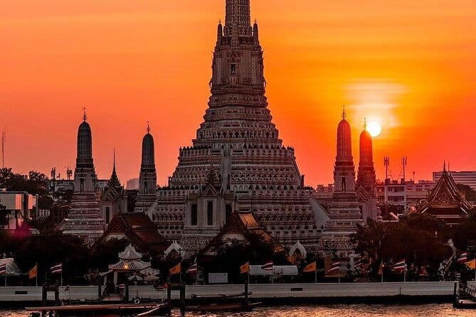 Bangkok : Sunset Food tour by Tuk Tuk boat with big Buddha view - Starting beside the white fortress at Phra Sumen