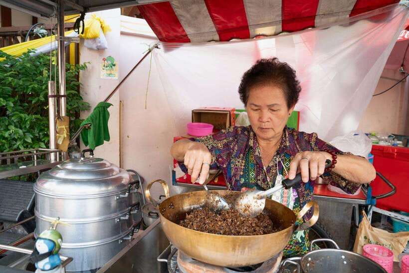 Bangkok: Talad Noi Hidden Gems & Street Food Adventure - Meeting at River City Bangkok