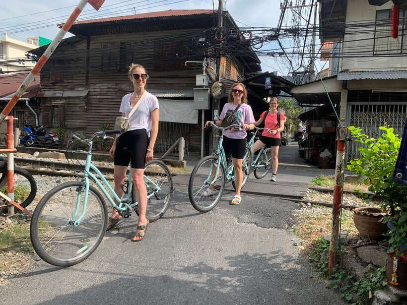 Bangkok: Temples, Canals & Local Life Bike Tour - What makes this Bangkok bike tour worth your time