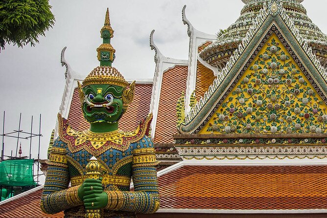 Bangkok Temples Tour - The final temple stop needs a clear check
