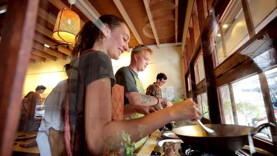 Bangkok: Thai Cooking Class With 4 Dishes & Thai Drink - Key points to know before booking
