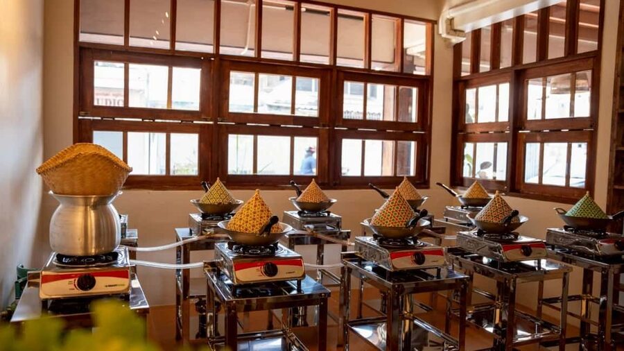 Bangkok: Thai Cooking Class With 4 Dishes & Thai Drink - The tuk-tuk ride to the cooking school