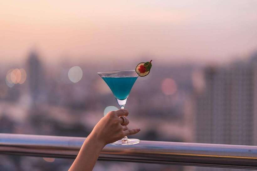 Bangkok: ThreeSixty Rooftop Bar at Millennium Hilton - The 32nd-floor view of the Chao Phraya