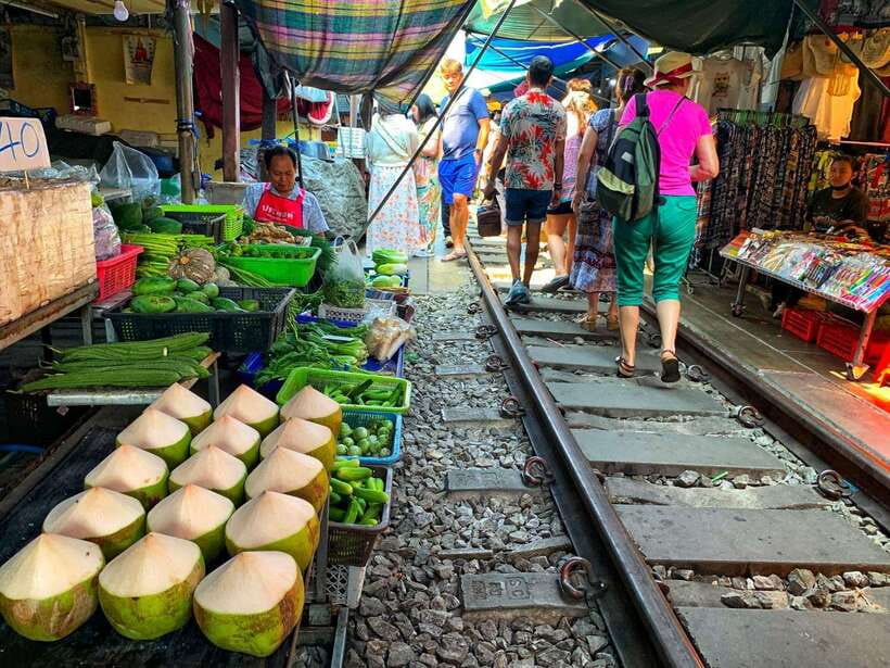 Bangkok: Train Market & Floating Market with Boat Ride - Should you book it?