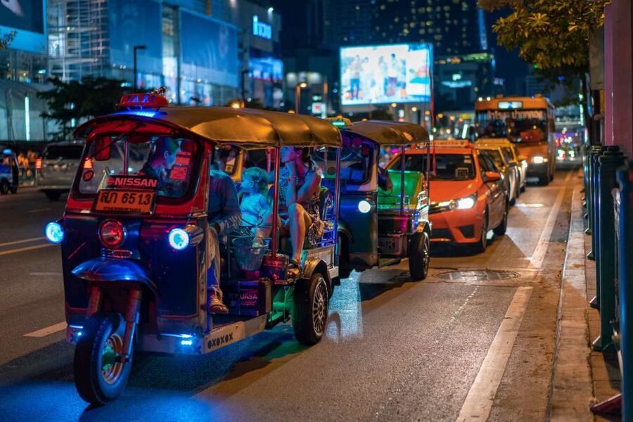 Bangkok: Travstore Original Bangkok Discovery Tour - Wat Saket and the Golden Mount at sunset