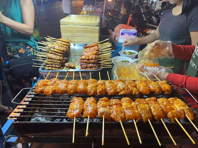 Bangkok Tuk-Tuk by Night with Chinatown Street Food Meal - Chinatown after dark and the included meal