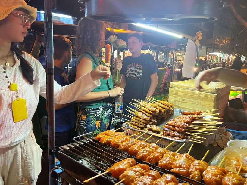 Bangkok Tuk-Tuk by Night with Chinatown Street Food Meal - What the guides add to the evening
