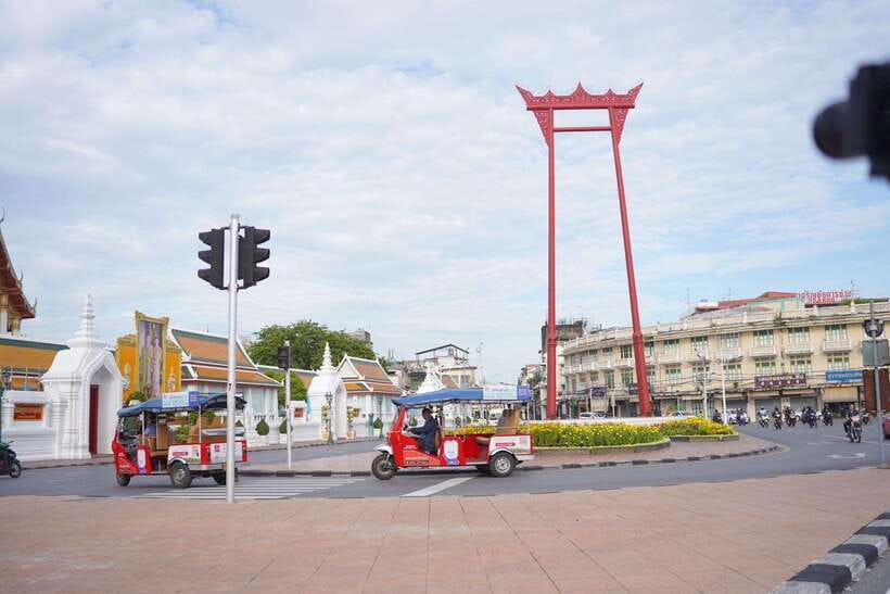 Bangkok: Tuk Tuk Day Pass App & Boat Chao Phraya River - Silom, Mahanakhon, Lumpini Park, and Iconsiam