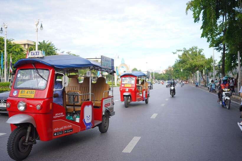 Bangkok: Tuk Tuk Day Pass App & Boat Chao Phraya River - Hotel pickup and the limits of the service area
