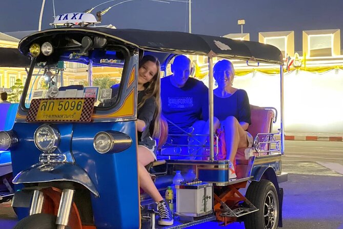 Bangkok Tuk-Tuk Tour by Night with Chinatown Street Food Meal - Riding the Chao Phraya to Wat Arun