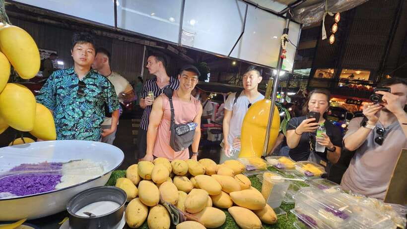 Bangkok Walking Tour : Mouthwatering Journey Food Tour - Meeting Kwan Or Peak