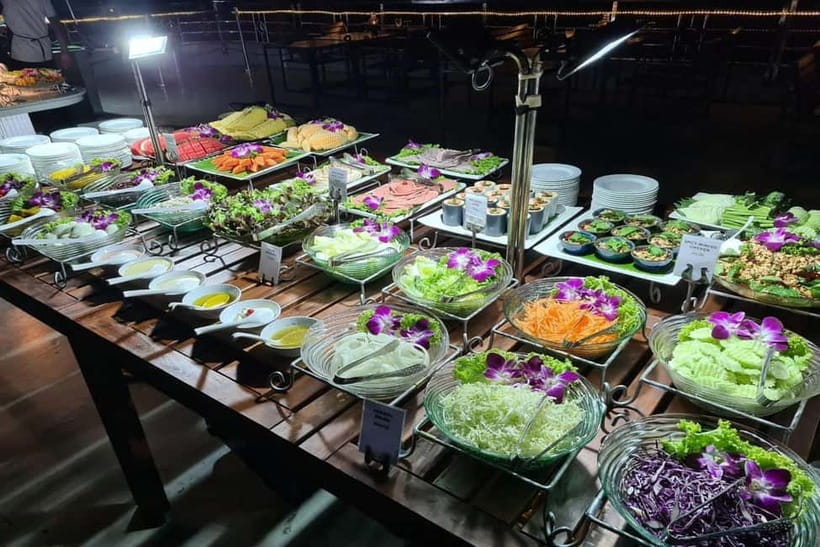Bangkok: White Orchid Chao Phraya Cruise Free Flow Beer - Dinner: A Broad Buffet With Some Weak Spots