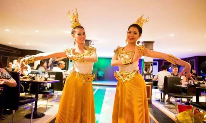 Bangkok: White Orchid Chao Phraya Cruise, Thai Buffet & Beer - Traditional Thai dance and live music