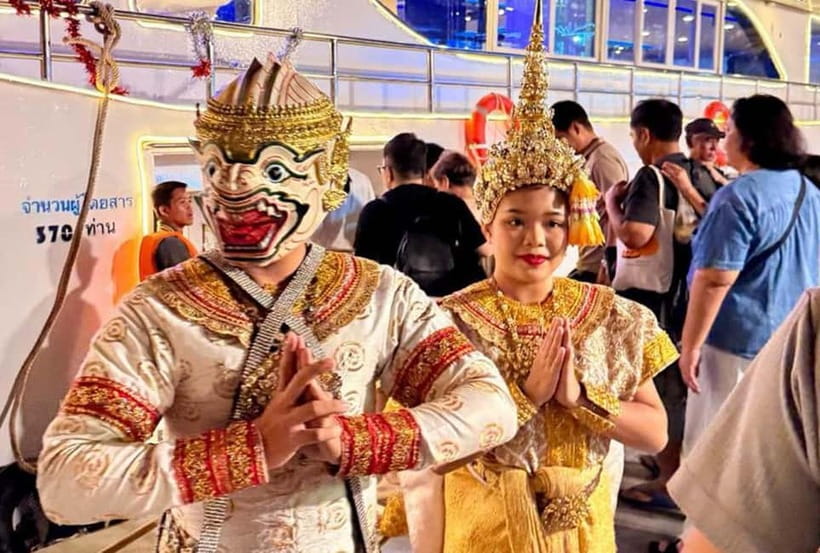 Bangkok: White Orchid Chao Phraya Dinner Cruise free Beer - Boarding the White Orchid