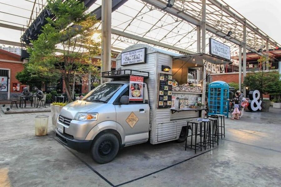 Bangkok with a Private Car and Driver Customizable Tours - What you are really buying for $45