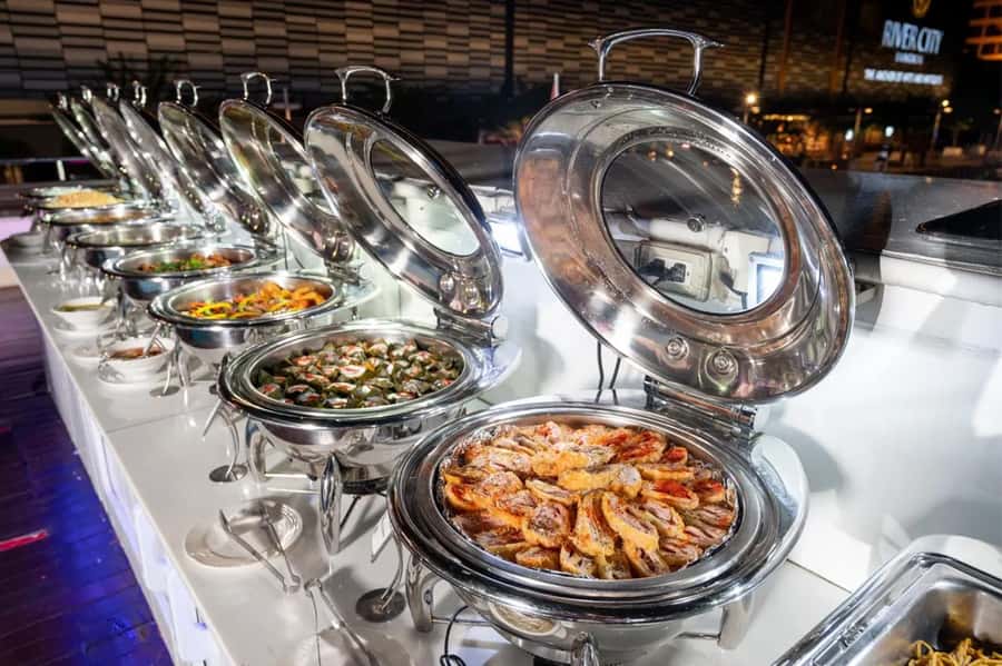 Bangkok: Wonderful Pearl Dinner Cruise and Live Performance - Dinner with Thai and Western choices