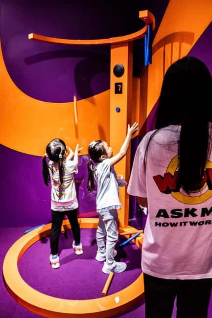 Bangkok: Wow Park Interactive Amusement & Science Park - The science show and guided demonstrations