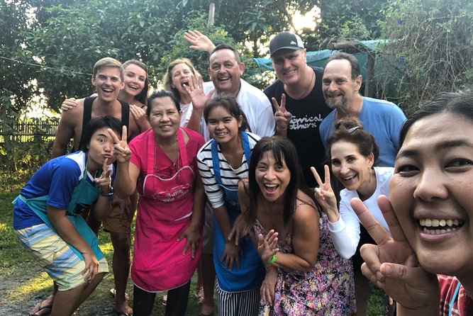Benny's Home Cooking Chiang Mai - Learning curry paste from the beginning