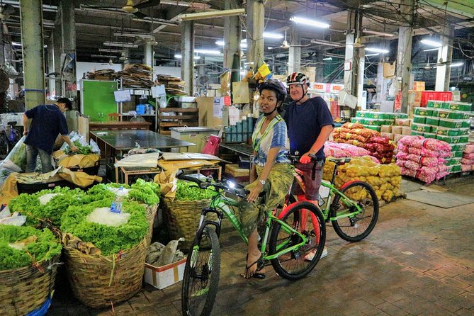 Bike Bangkok at Night with Thai Dinner - Wat Prayoon, the final nighttime view