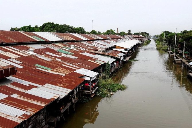Chachoengsao Day Trip Including Bang Pakong River Cruise from Bangkok - A Thai lunch beside the day’s temple route