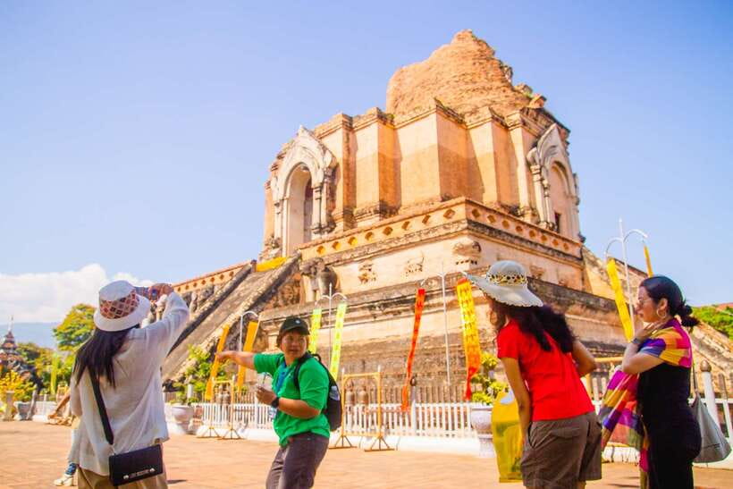 Chiang Mai: 3 Hour Old City and Temples Guided Walking Tour - Who should book this tour?