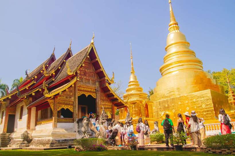 Chiang Mai: 3 Hour Old City and Temples Guided Walking Tour - Wat Phan Tao proves small can be special