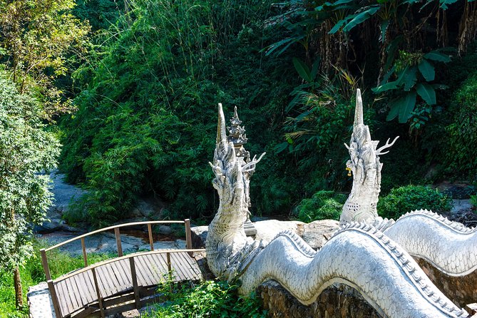 Chiang Mai Best City Tour with Doi Suthep & Iconic Temples - Tha Phae Gate, a quick look at Chiang Mai’s old walls