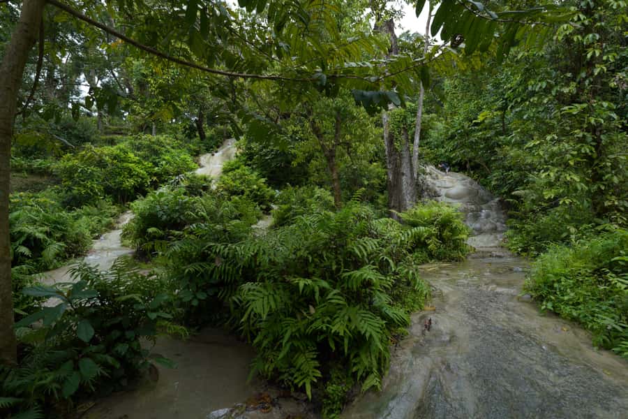 Chiang Mai: Bua Thong Sticky Waterfall & Huge Cave & Buffet - What to pack for a wet climb