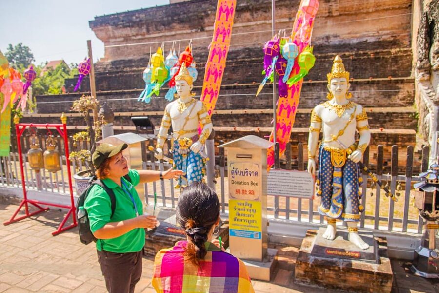 Chiang Mai: Chiang Mai Old City Twilight Walking Tour - Walking toward the Three Kings Monument