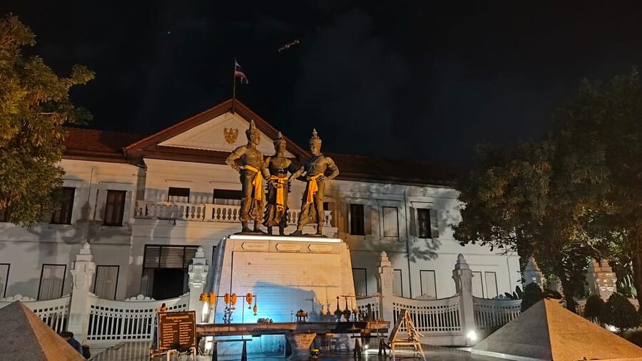 Chiang Mai: Chiang Mai Old City Twilight Walking Tour - What the guide adds to the experience