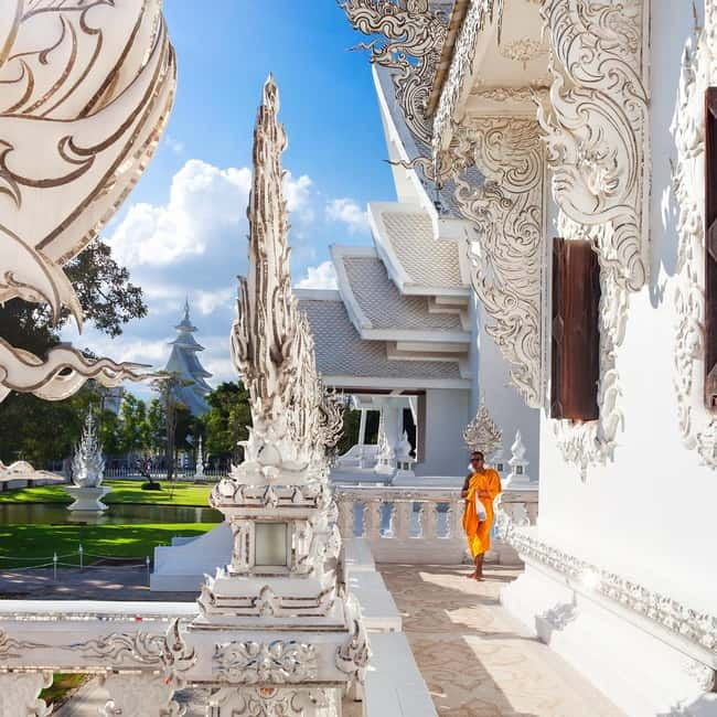 Chiang Mai: Chiang Rai Famous Temples & Hot Springs Day Trip - Lunch at Lanmanee Food Court is functional, not a highlight