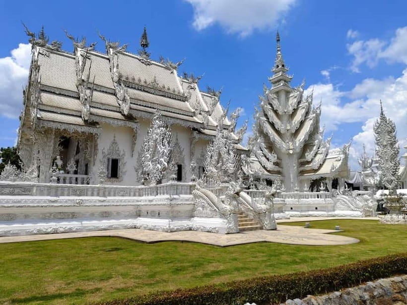 Chiang Mai: Chiang Rai Red, White, and Blue Temples day tour - Huay Pla Kang and the red-and-gold pagoda