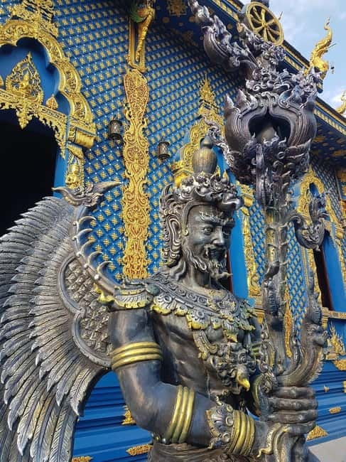 Chiang Mai: Chiang Rai Temples and Long-Neck Karen Village - Lunch between the major temple visits