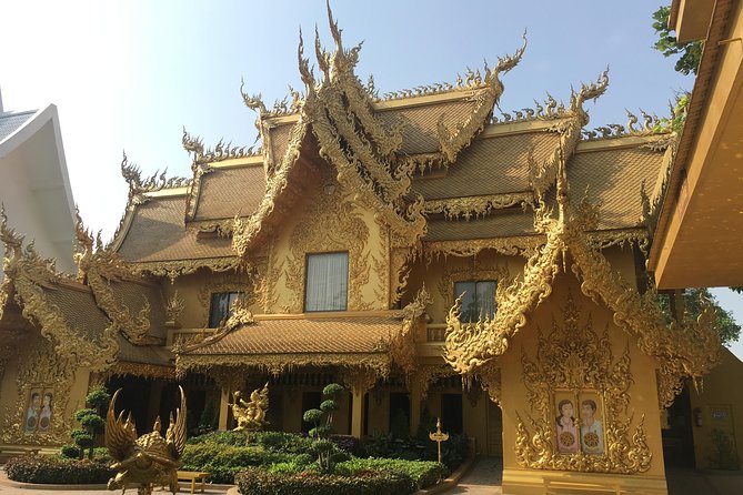 Chiang Mai-Chiang Rai:White-Black-Blue Temple-Golden Triangle-Keren-Boat Trip - Local lunch and a needed pause