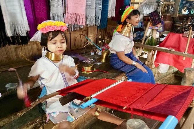 Chiang Mai-Chiang Rai: White Temple-Black Museum-Blue Temple - Mae Khachan Hot Springs, a brief roadside pause
