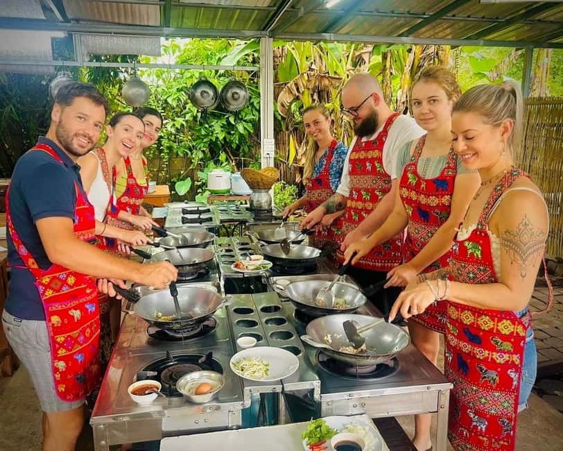 Chiang Mai: Cooking Class, Market & Thai Herbs Garden Tour - Choosing your starter, main course, and curry