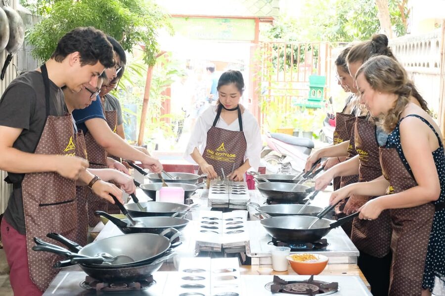 Chiang Mai: Cooking Class, Market & Thai Herbs Garden Tour - The mortar and pestle curry lesson