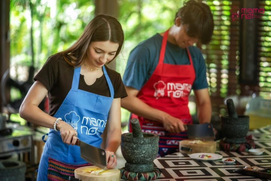 Chiang Mai: Cooking Class with Organic Farm at Mama Noi - Learning the chopping, seasoning, and wok work