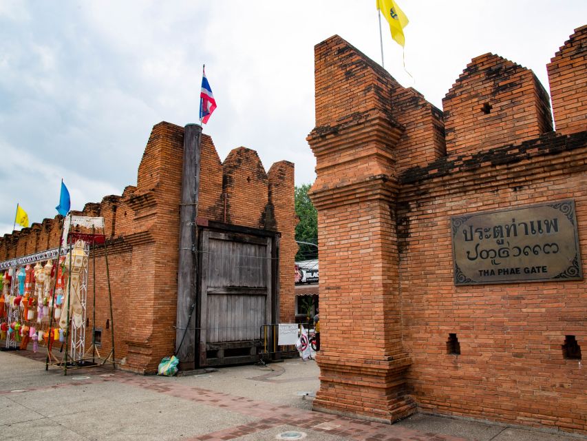 Chiang Mai: Customize Your Own Chiang Mai City Tour - Markets, flowers, and handicrafts